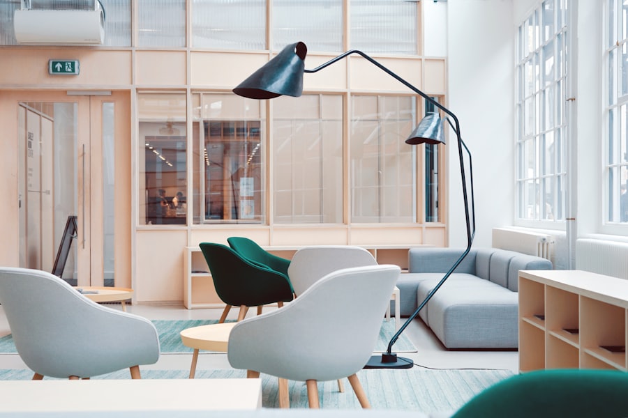 Informal meeting space in a modern office